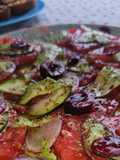 Ensalada de verano con tomate pelado