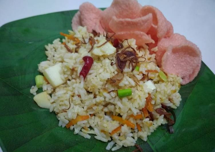 Nasi goreng putih telur