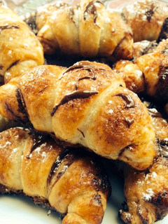 Una foto de Mini croissant con chocolate... en un plis plas!