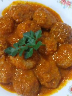 Una foto de Albóndigas en salsa de tomate