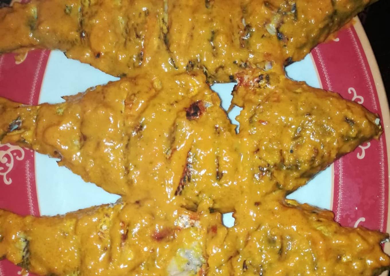 Samaki wa kupaka (grilled fish with coconut sauce)