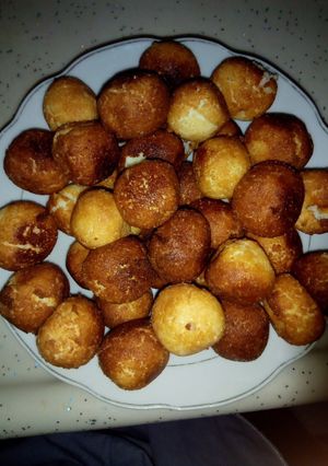 A picture of Gullisuwa with coconut.