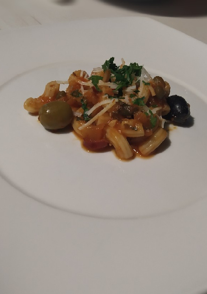 Una foto de Pasta a la puttanesca (Delicioso)