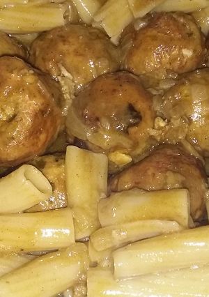 Una foto de Mostachol con albóndigas de pollo en salsa española al disco