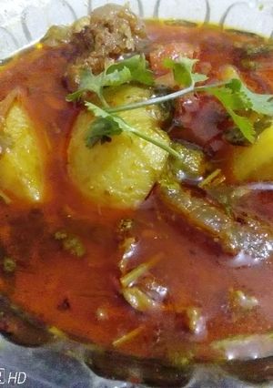 A picture of Aloo gajar gosht.