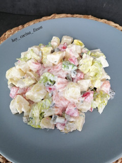 Foto principal de Ensalada de salmón ahumado con patatas y salsa de queso crema