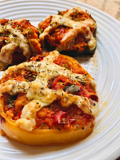 Una foto de Pimientos rellenos de pollo 🌶