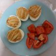 Huevos rellenos de caballa y tomate