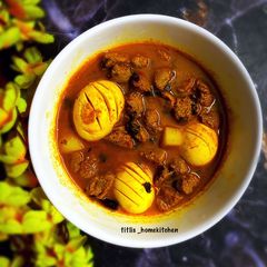 A picture of Chilli Garlic Soya Egg Curry.