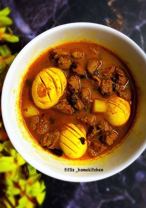 A picture of Chilli Garlic Soya Egg Curry.