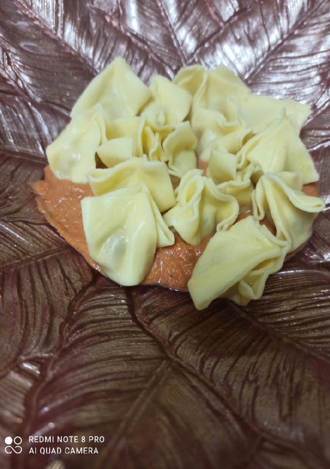 Una foto de Pasta fresca con calabaza, queso, salvia y salsa dulce