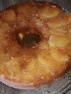 Una foto de Torta invertida de pera/manzana