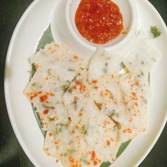 A picture of Lahsuniya dhokla.