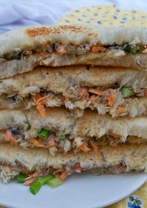 A picture of Chicken veg sandwich.