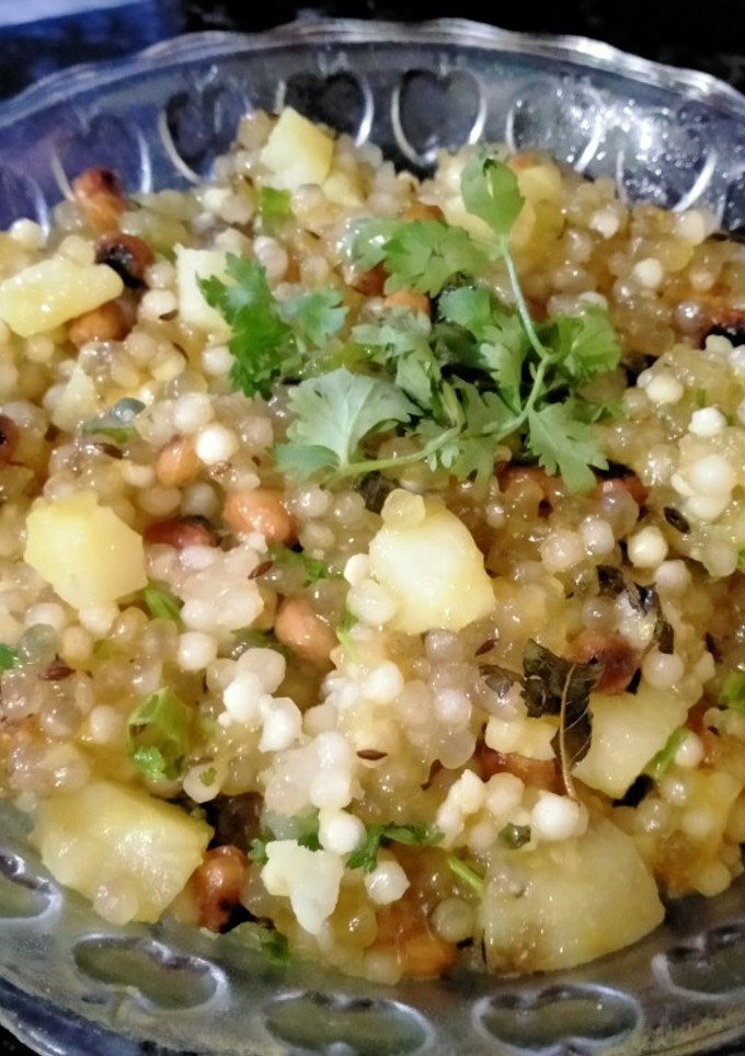 साबूदाना की खिली खिली खिचड़ी रेसिपी मुख्य फोटो