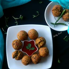 A picture of Fried methi muthia.