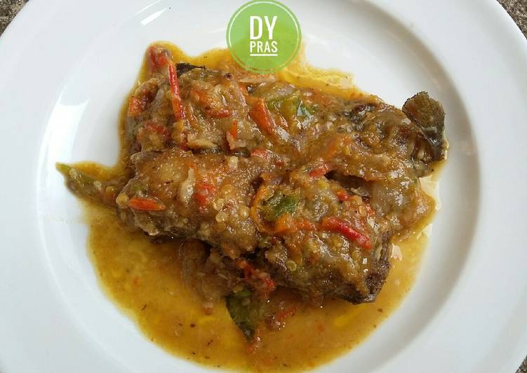 9. Lele Masak Kencur (Pedas)