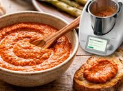 Una foto de thermomix salsa de almendras