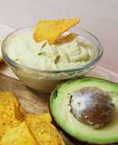 Hummus de aguacate y queso crema
