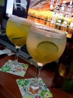 Una foto de Gin & Tonic de Mango 🍑😄