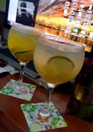 Una foto de Gin & Tonic de Mango 🍑😄