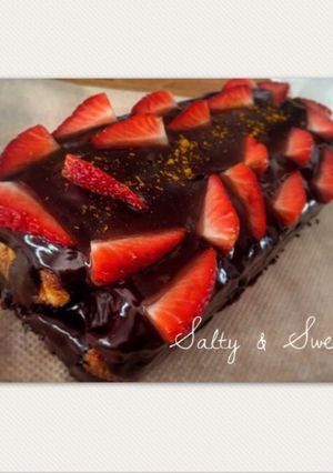 Foto principal de Tarta* de chocolate con fresas al curry