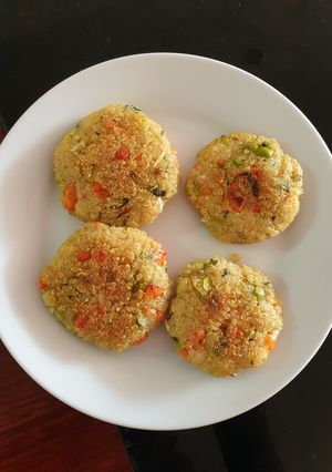 Una foto de Tortitas de Quinua con vegetales para bebés BLW