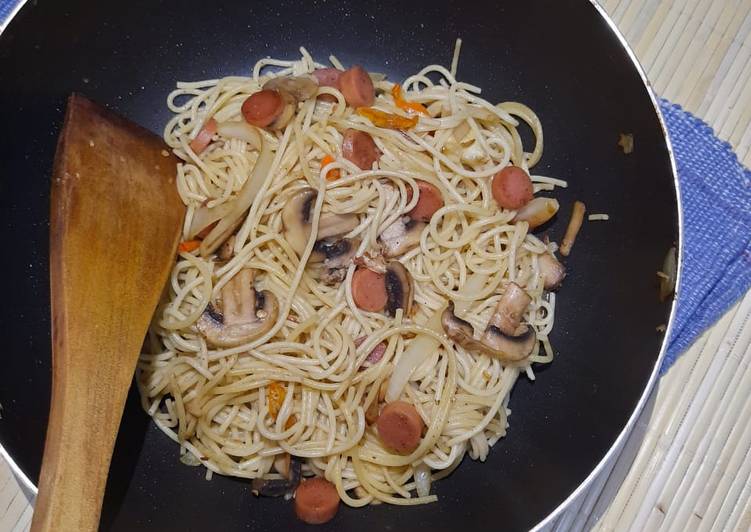  Resep  Simple Spaghetti  Aglio Olio oleh Nilta Farah 