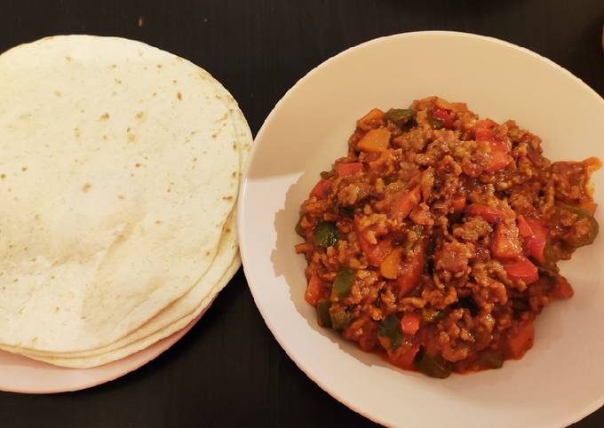 Burritos de carne picada y pimientos Receta de CocinandoConEstefanía-  Cookpad