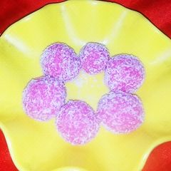 A picture of Coconut Ladoo.