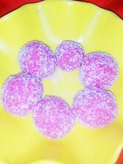A picture of Coconut Ladoo.