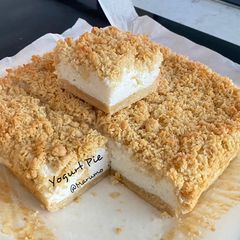 A picture of Yogurt Pie.