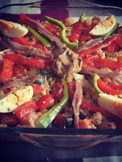 Una foto de Ensalada de garbanzos completa