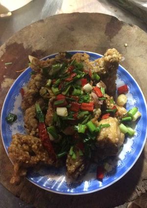 Hình của món Ếch Rang Muối Hột.