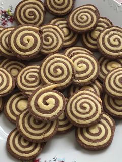 Csokoládés csiga keksz recept fotója