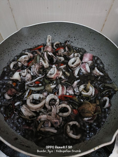 Foto resep Cumi Pedas Hitam Simple