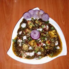 A picture of Palak paneer 🥬🍅🧅(Indian spinach & fried cottage cheese).