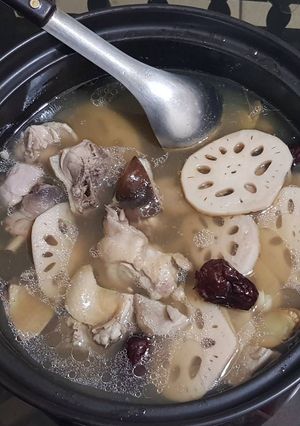 蓮藕紅棗雞湯（陶鍋篇） 的食譜成品照片