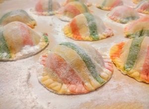 Una foto de Sorrentinos caprese (a mano)