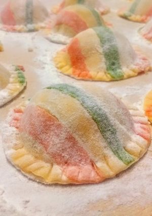 Una foto de Sorrentinos caprese (a mano)