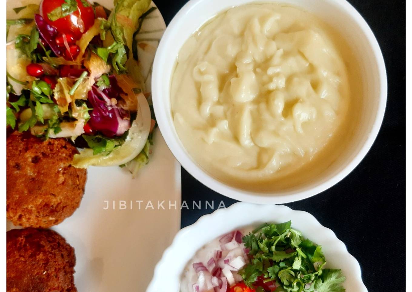 Thoum / Toum / Garlic Sauce (Vegan)