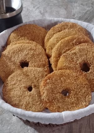 Una foto de Tortas fritas de manzana 🍎 y canela🧉