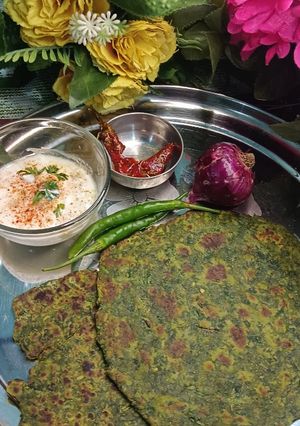A picture of Bathua khasta paratha (soft and khasta Paratha recipe) 😋💚.