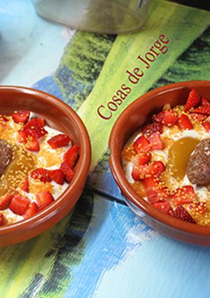 Foto principal de Fresas con yogurt y oro