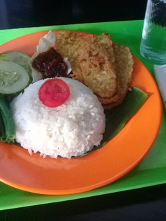 Foto resep Nasi tempe kremes sambal jeruk&lalapan Benzila Resto.