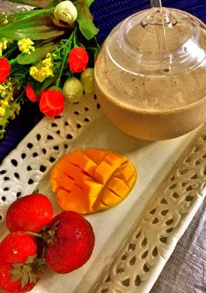 A picture of Mango & strawberry shake.