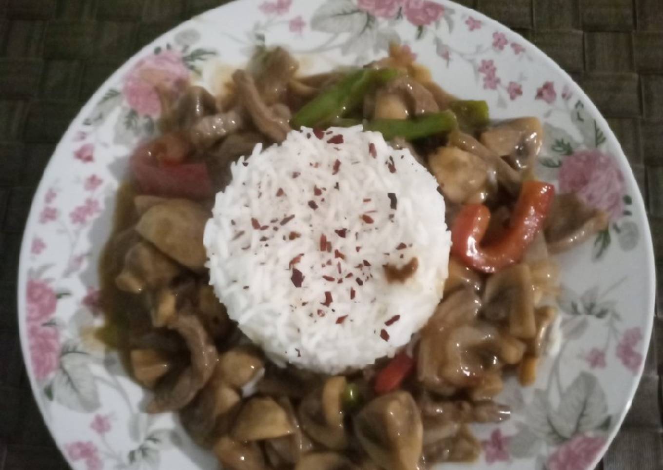 Chop suey de ternera y champiñones