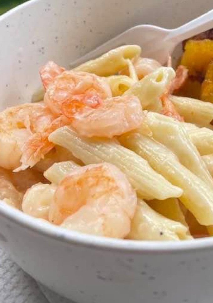 Una foto de Pasta penne con camarones