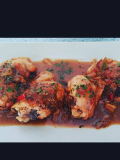 Una foto de Pollo con salsa de cerveza