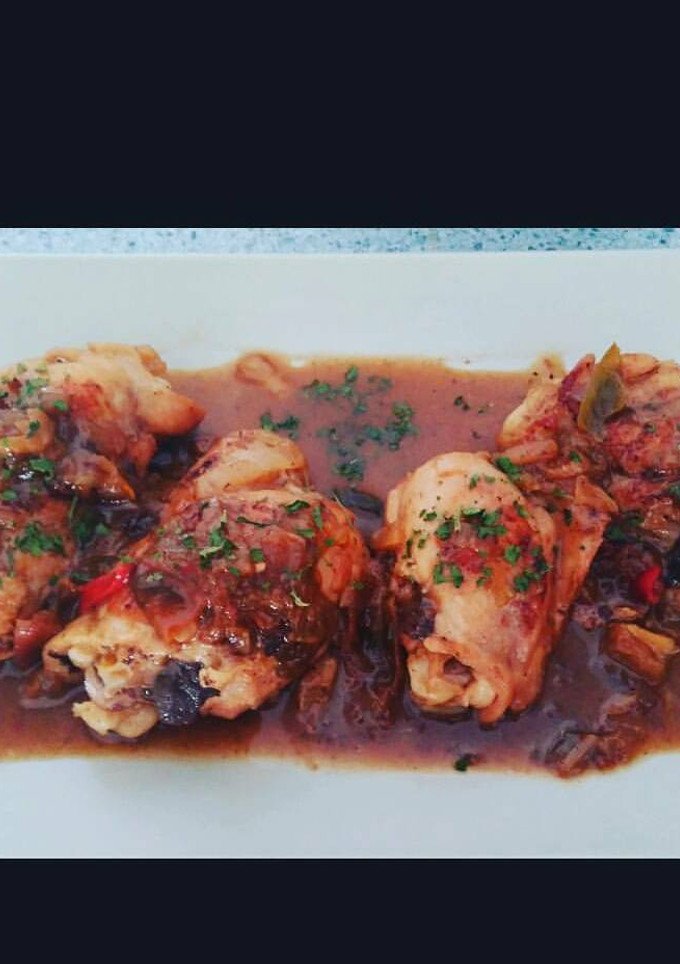 Una foto de Pollo con salsa de cerveza